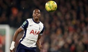 法尔克：拜仁仍希望热刺买断特尔，他们急需这笔钱签凯恩的替补