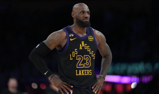 九游安卓版-这是詹姆斯最后一年吗？韦德：我认为他还能再多打两年